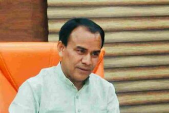 Dehradun : केन्द्र पोषित योजनाओं की धीमी प्रगति पर अधिकारियों को लगाई फटकार 12 1692672576151