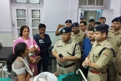 आईजी गढ़वाल ने उत्तरकाशी बस हादसे के घायलों का जाना हाल चाल 14 IMG 20230821 WA0011