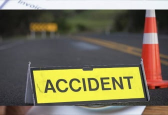 हादसा : सड़क से नीचे खाई में गिरा वाहन दुघर्टनाग्रस्त! 2 की मौत! 4 घायल 3 1683518596366