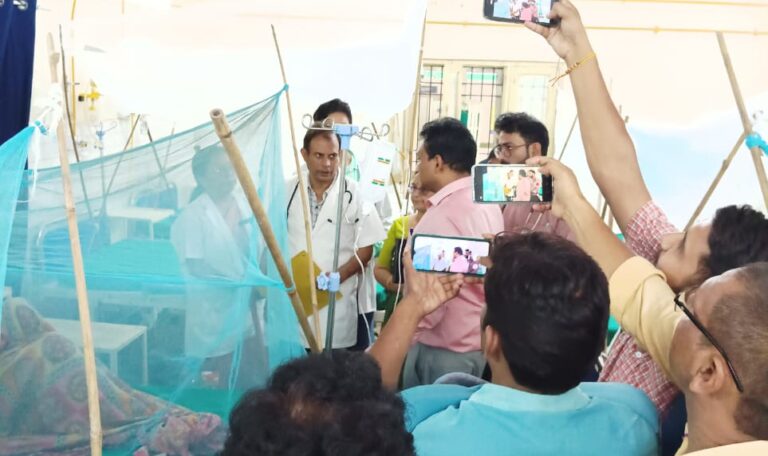 डेंगू नियंत्रण में कोताही की तो खैर नहीं: डा. आर राजेश कुमार 8 IMG 20230919 WA0032