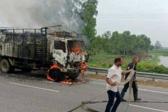 बड़ी ख़बर : हाईवे पर दौड़ रहे ट्रक में अचानक लगी आग, चालक ने कूदकर बचाई जान 4 IMG 20230924 WA0050 400x400 1