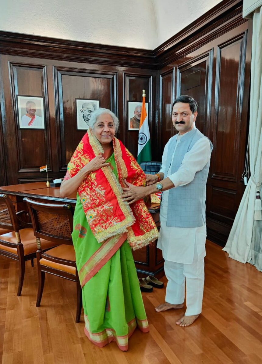 केंद्रीय वित्त मंत्री निर्मला सीतारमण से मिले अध्यक्ष अजेंद्र अजय 3 IMG 20230928 WA0004