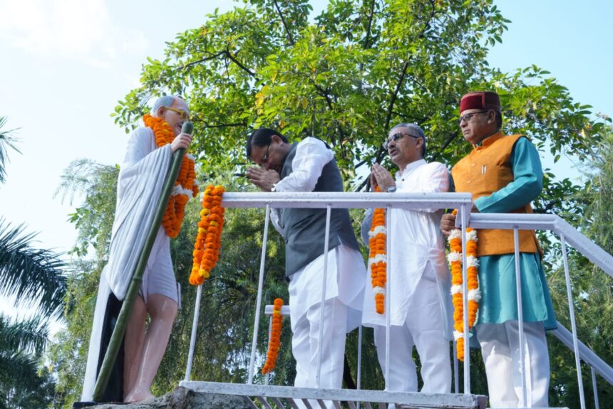 मुख्यमंत्री धामी ने उत्तराखण्ड राज्य आन्दोलनकारी शहीदों को श्रद्धांजलि अर्पित की 17 IMG 20231002 WA0015 1