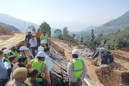 PM के पिथौरागढ़ दौरे से पहले स्वास्थ्य सचिव डॉ ने जानी जनपद में स्वास्थ्य इकाईयों की जमीनी हकीकत, अधिकारियों को दिए अहम दिशा-निर्देश 6 IMG 20231010 WA0006