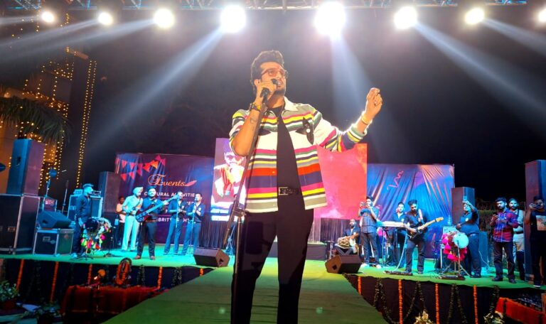 'आग़ाज़' में पंजाब के 'युवराज' हंस का धमाल - देवभूमि उत्तराखंड यूनिवर्सिटी में दो दिवसीय फ्रेशर्स पार्टी 'आग़ाज़' का शुभारम्भ 6 IMG 20231010 WA0037