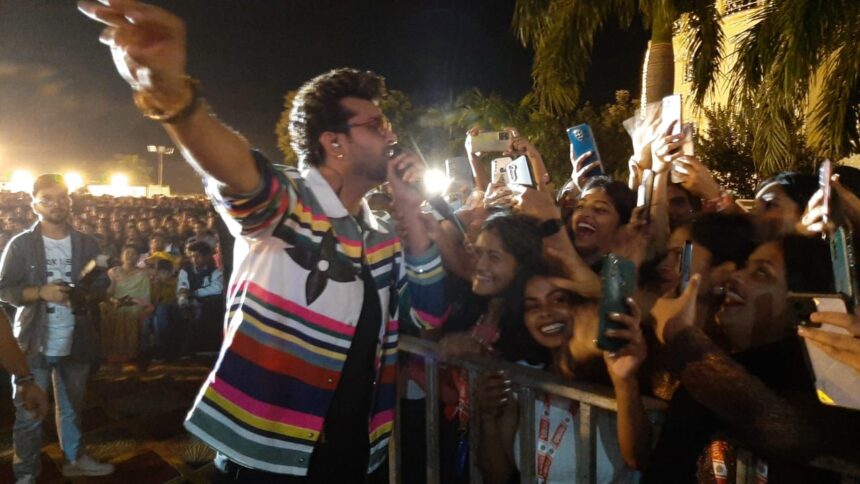 'आग़ाज़' में पंजाब के 'युवराज' हंस का धमाल - देवभूमि उत्तराखंड यूनिवर्सिटी में दो दिवसीय फ्रेशर्स पार्टी 'आग़ाज़' का शुभारम्भ 5 IMG 20231010 WA0038