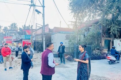 DM सोनिका ने शहर में चल रहे स्मार्ट सिटी के कार्यों का किया स्थलीय निरीक्षण 18 IMG 20231125 WA0012