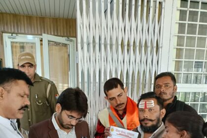 सशक्त भू-कानून की मांग को लेकर जोरदार नारेबाजी के साथ प्रदर्शन, सीएम धामी के नाम भेजा ज्ञापन 6 IMG 20231128 WA0039