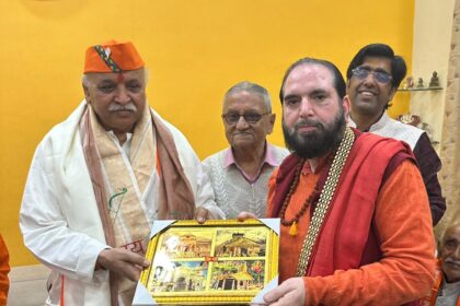 महामंडलेश्वर डॉ स्वामी संतोषानंद देव महाराज उतरेंगे लोकसभा चुनाव 2024 में : पूर्वांचल उत्थान संस्था 6 WhatsApp Image 2023 11 30 at 20.10.38 737c2869