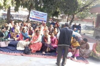 News Netra...दीन दयाल पार्क में उत्तराखंड राज्य आंदोलनकारी मंच का धरना| Click कर जानिये क्यों| जयवीर पुंडीर की Report 10 news netra 7