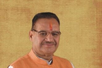 Ganesh Joshi In Action Mode : कृषि मंत्री गणेश जोशी का एक्शन, लापरवाही बरतने पर अधिकारी लगाई फटकार 4 GANESH JOSHI