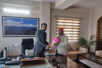 News Netra...पौड़ी में पोरी ने DM ने क्या कहा| दोनों के बीच हुयी बैठक| जगमोहन डांगी की Report 12 angles 10