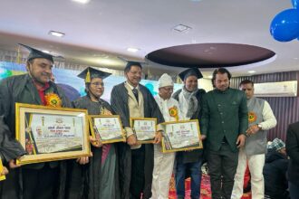 Haridwar News...गंगा की गोद में संघर्ष का गुणगान| मिला सम्मान| संघर्ष जीवन गाथा सम्मान| Click कर पढ़िये News Netra 8 angles 3