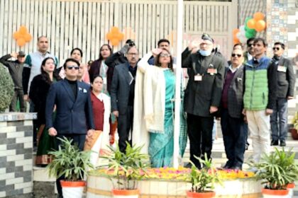 Uttarakhand News...देशभक्ति में दौड़े देवभूमि उत्तराखंड यूनिवर्सिटी के छात्र| Click कर पढ़िये News Netra 10 chhat 7