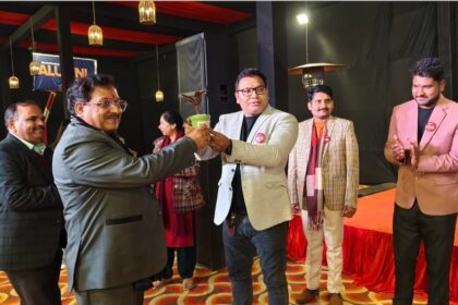 Dev bhoomi Uttarakhand university....यहां तजुर्बा किया साझा और सफलता के मंत्र भी बताये| गीत-संगीत का भी तड़का| Click कर पढ़ियेNews Netra 4 news netra 5