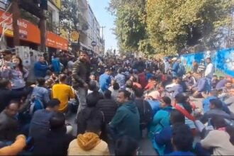 उत्तराखंड में UPNL कर्मचारियों का प्रदर्शन: सरकार के खिलाफ आवाज -Newsnetra 14 65cf986d4a356 upnl employee protest 161627381 16x98732339803969085647 1