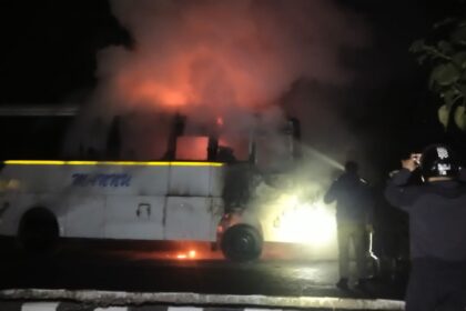 Breaking News: देहरादून के रायपुर क्षेत्र में खड़ी बस में लगी भीषण आग-Newsnetra 6 IMG 20240213 WA0004 1