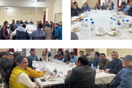 आयुर्वेद चिकित्सा अधिकारियों की बैठक, डीएसीपी सहित अन्य मांगों के सम्बन्ध में हुई चर्चा-Newsnetra 4 WhatsApp Image 2024 02 11 at 7.57.23 PM e1707670887889 780x470 1