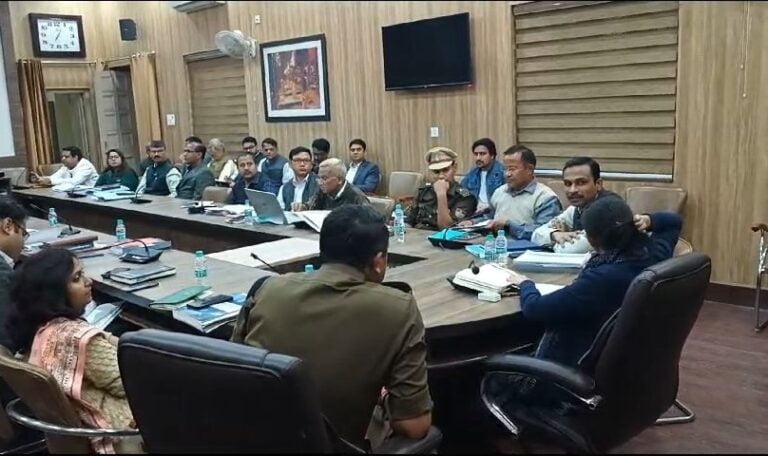 देहरादून में मुख्य निर्वाचन अधिकारी विजय कुमार जोगदंडे ने की नोडल अधिकारियों एवं एआरओ के<br> साथ बैठक-Newsnetra 5 img 20240318 232038237913836385648313161