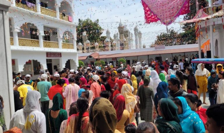 Holi के बाद सजने लगा है श्री दरबार साहिब बढ़ने लगी रौनक-Newsnetra 5 whatsapp image 2024 03 26 at 194190478608502835252