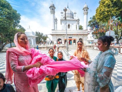 Holi के बाद सजने लगा है श्री दरबार साहिब बढ़ने लगी रौनक-Newsnetra 7 whatsapp image 2024 03 26 at 72822925175814008472