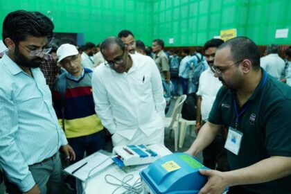 Lok Sabha Election: मुख्य निर्वाचन अधिकारी डॉ. बीवीआरसी पुरूषोत्तम ने लिया निर्वाचन कार्यों का जायजा-Newsnetra 4 FB IMG 1713373129861