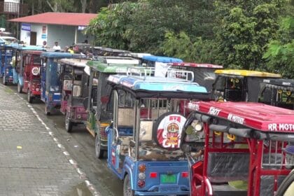 Dehradun News : देहरादून में E-Rickshaws चालकों पर कार्रवाई करने की तैयारी- Newsnetra 4 E-Rickshaws