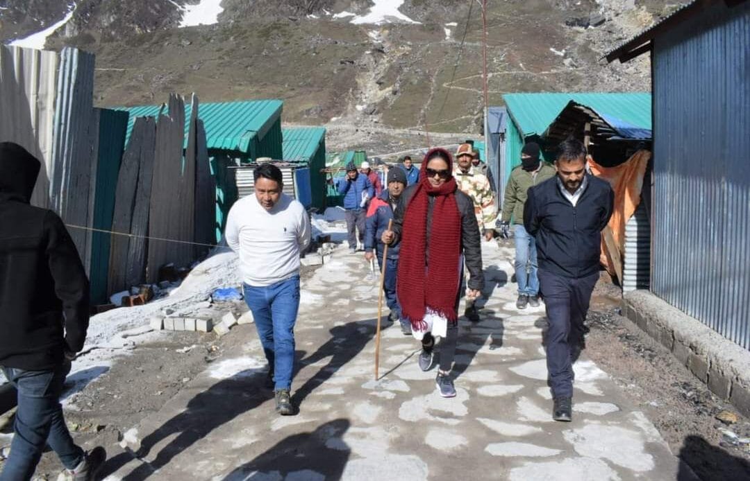 मुख्य सचिव उत्तराखण्ड राधा रतूड़ी ने श्री केदारनाथ धाम पहुँचकर पुनर्निर्माण एवं विकास कार्यों का जायजा लिया-Newsnetra 7 fb img 17146467273997287760711745203082