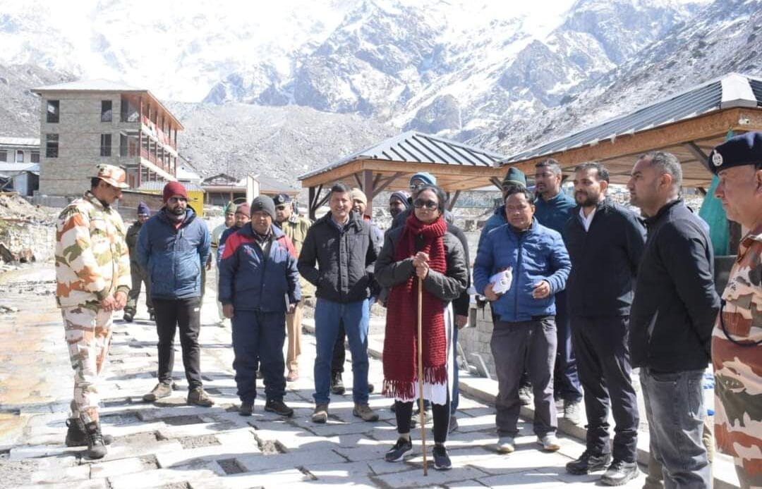 मुख्य सचिव उत्तराखण्ड राधा रतूड़ी ने श्री केदारनाथ धाम पहुँचकर पुनर्निर्माण एवं विकास कार्यों का जायजा लिया-Newsnetra 5 fb img 17146467329732125809511177990415