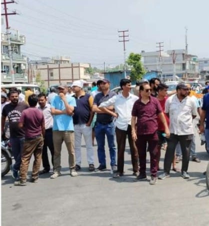 Dehradun Crime : नेहरू ग्राम हत्याकांड के विरोध में जनता सड़कों पर उतरीं, लगा जाम- Newsnetra 6 नेहरू ग्राम हत्याकांड