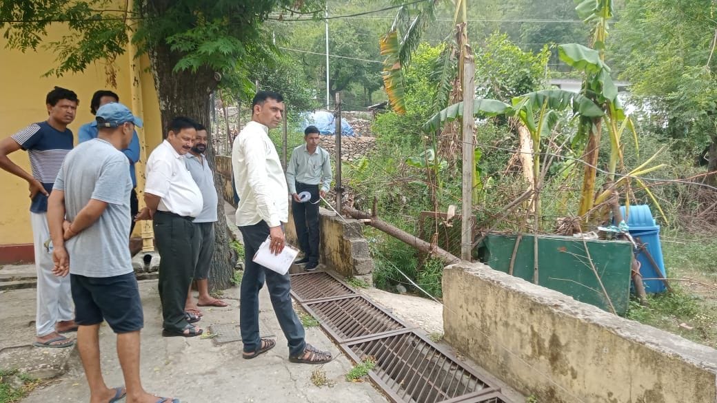 पिलखी प्राथमिक स्वास्थ्य केंद्र का उच्चीकरण: भूमि मापन के बाद उम्मीदों को मिली नई दिशा- Newsnetra 5 img 20240624 wa00114235245716592054967