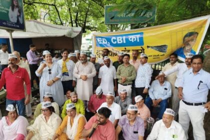 Dehradun News : अरविंद केजरीवाल की गिरफ्तारी के विरोध में देहरादून में आम आदमी पार्टी का जबरदस्त प्रदर्शन-Newsnetra 16 IMG 20240730 WA0018