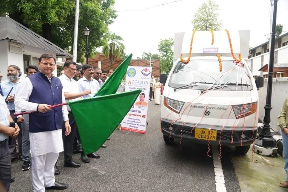 मुख्यमंत्री पुष्कर सिंह धामी ने प्रदेश के सरकारी विद्यालयों के लिए चार मोबाइल साइंस लैब की सौगात दी-Newsnetra 4 fb img 17202728682078156160555405970294