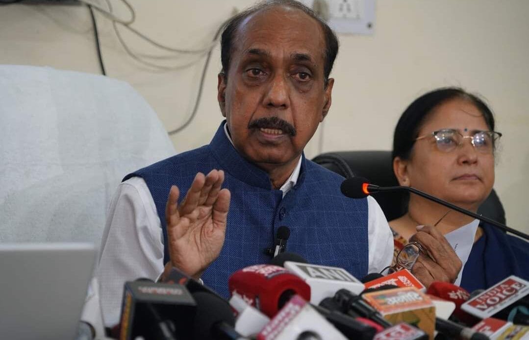 समान नागरिक संहिता रिपोर्ट सार्वजनिक: विशेषज्ञ समिति ने किया खुलासा, अब वेबसाइट पर उपलब्ध-Newsnetra 4 fb img 1720805605826517467420582564196