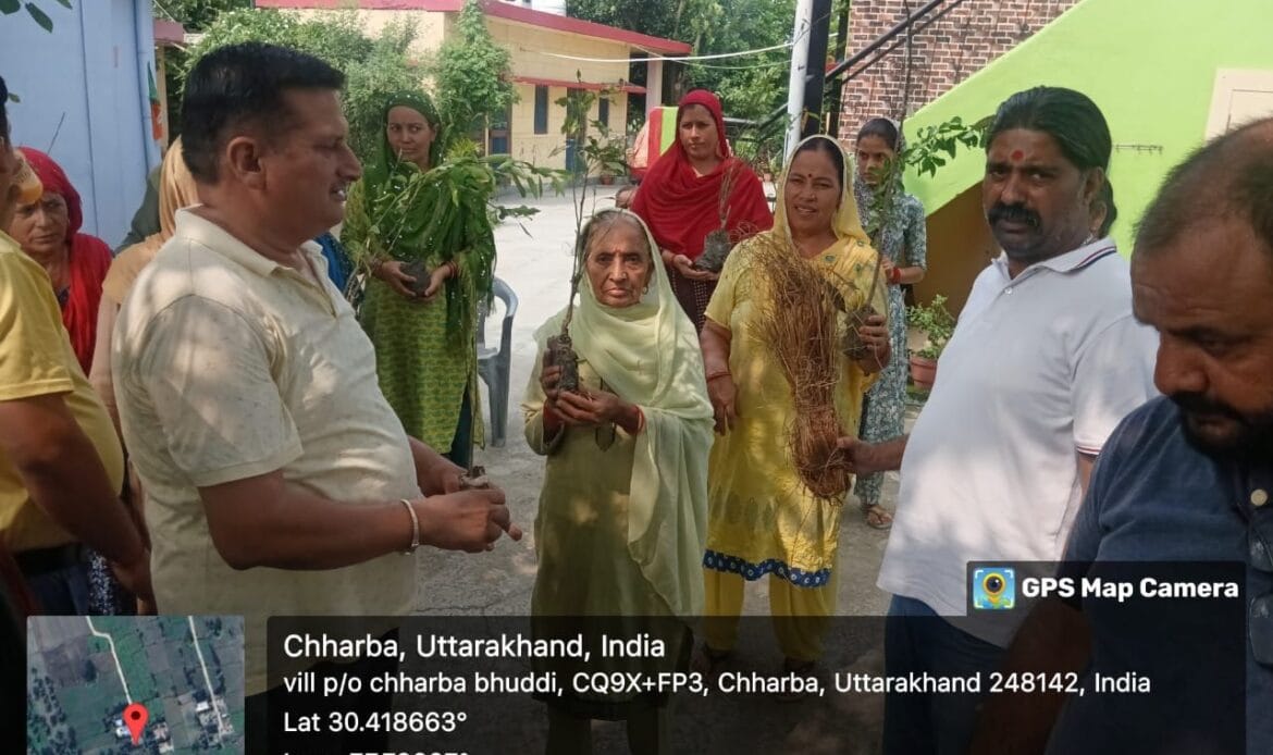 प्रतिष्ठा सेवा समिति ट्रस्ट द्वारा हरे पौधों का किया पौधारोपण तथा वितरण, लक्ष्य - 1 लाख पेड़ एवम संरक्षण-Newsnetra 18 img 20240719 wa0007713667083044531396