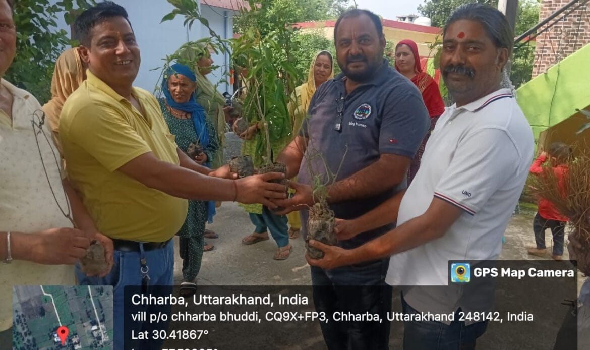 प्रतिष्ठा सेवा समिति ट्रस्ट द्वारा हरे पौधों का किया पौधारोपण तथा वितरण, लक्ष्य - 1 लाख पेड़ एवम संरक्षण-Newsnetra 17 img 20240719 wa00103898091427736621172
