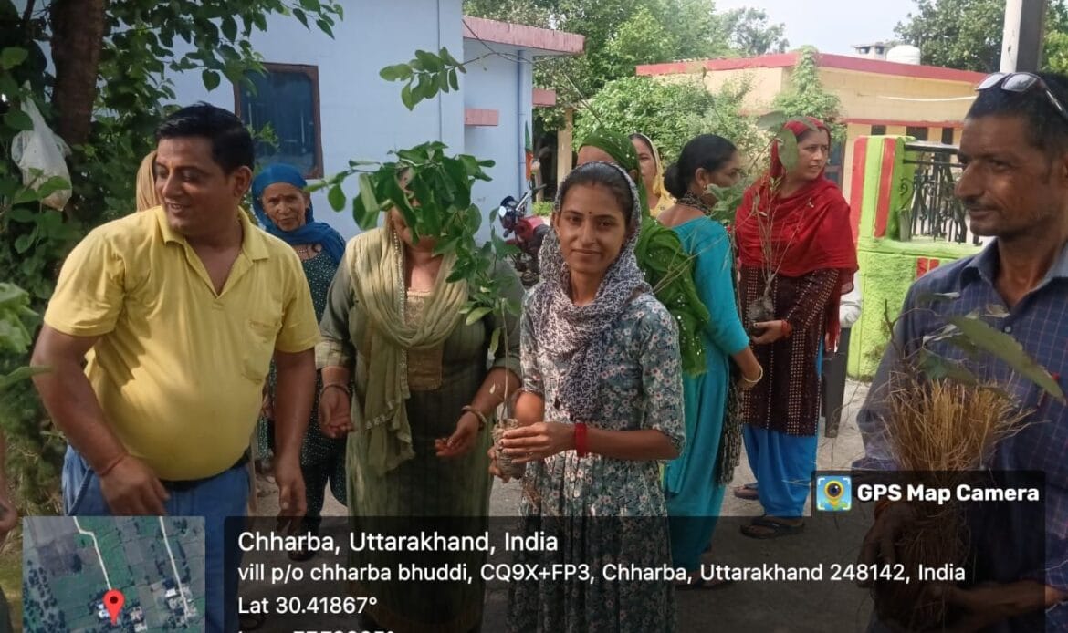 प्रतिष्ठा सेवा समिति ट्रस्ट द्वारा हरे पौधों का किया पौधारोपण तथा वितरण, लक्ष्य - 1 लाख पेड़ एवम संरक्षण-Newsnetra 9 img 20240719 wa00138103245490507823477