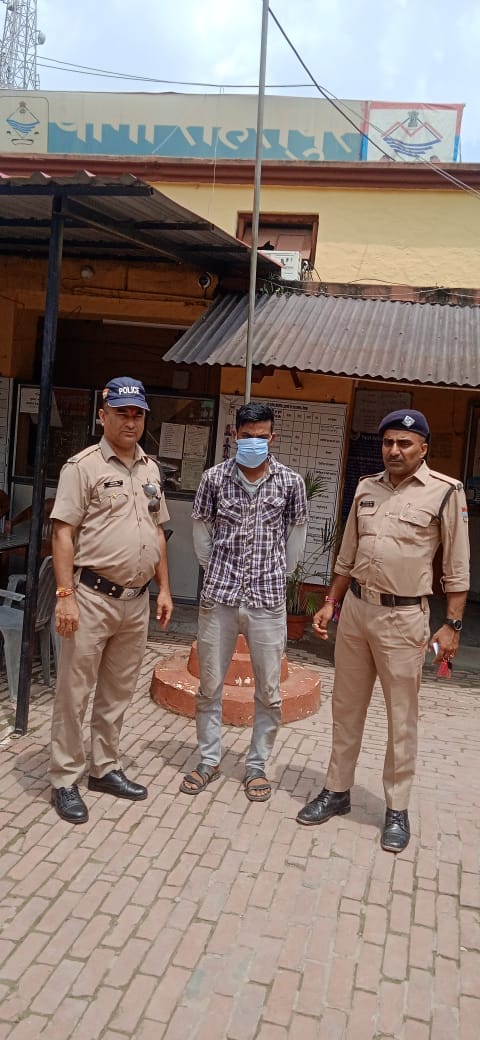 03 वर्षीय बालक को दुकान से चीज दिलाने के बहाने ले जाकर अश्लील हरकत कर दुष्कर्म का प्रयास करने वाले अभियुक्त को दून पुलिस ने किया गिरफ्तार-Newsnetra 3 IMG 20240820 WA0032