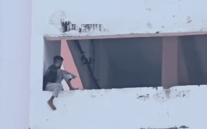 दून अस्पताल में मची अफरा-तफरी: मोबाइल चोरी से नाराज युवक ने दी बिल्डिंग से कूदने की धमकी-Newsnetra