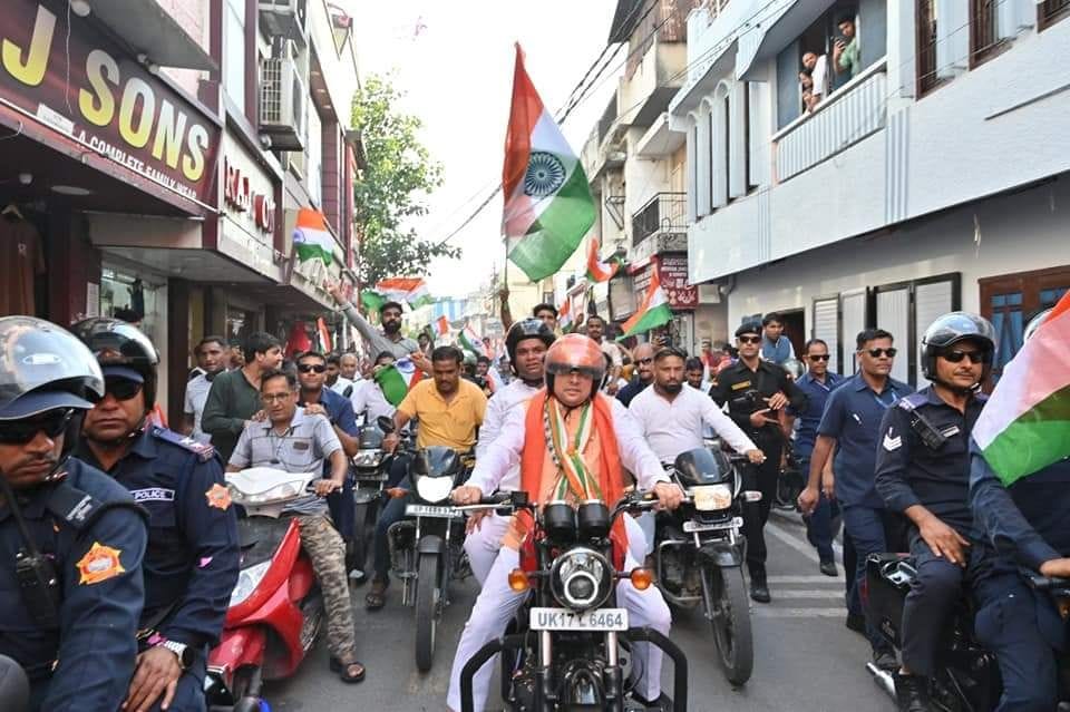 मुख्यमंत्री पुष्कर सिंह धामी आज रुड़की में आयोजित तिरंगा बाइक रैली में शामिल हुए-Newsnetra 2 fb img 17235690123936179482029386532361