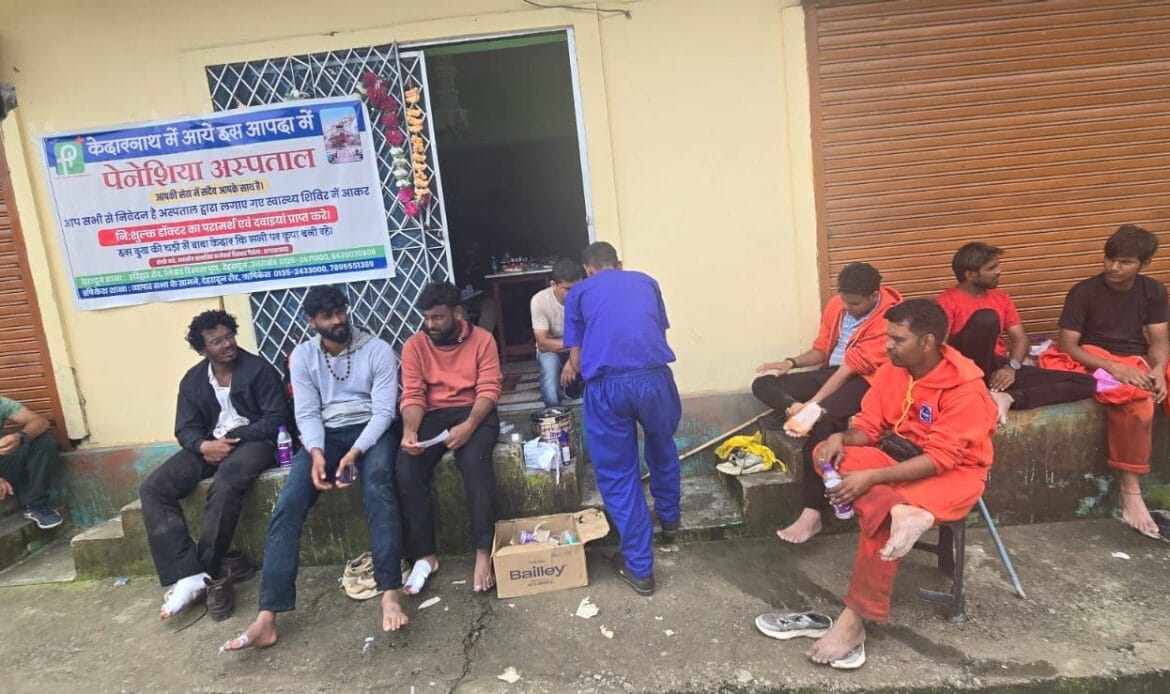 केदारनाथ के आपदा में फंसे श्रद्धालुओं के लिए पेनेशिया अस्पताल देहरादून ने लगाया हेल्थ चेकअप कैंप-Newsnetra 4 img 20240805 wa00025282607189149219263