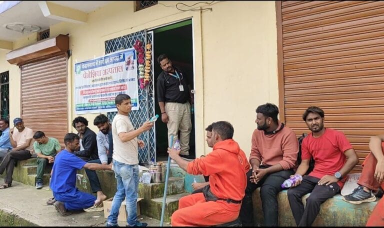 केदारनाथ के आपदा में फंसे श्रद्धालुओं के लिए पेनेशिया अस्पताल देहरादून ने लगाया हेल्थ चेकअप कैंप-Newsnetra 6 img 20240805 wa00058942193270851585903