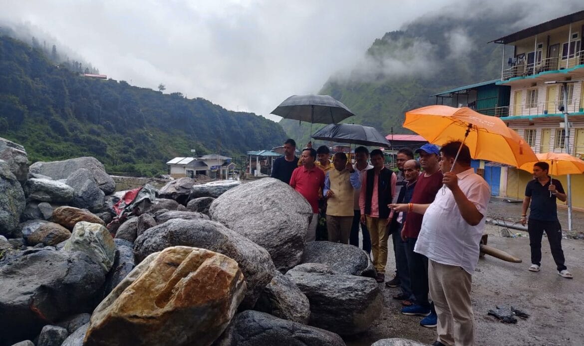 उत्तरकाशी के आपदाग्रस्त यमुनाघाटी क्षेत्रों का दौरा: भाजपा समिति ने लिया जायज़ा-Newsnetra 6 img 20240808 wa00093264527049552671264