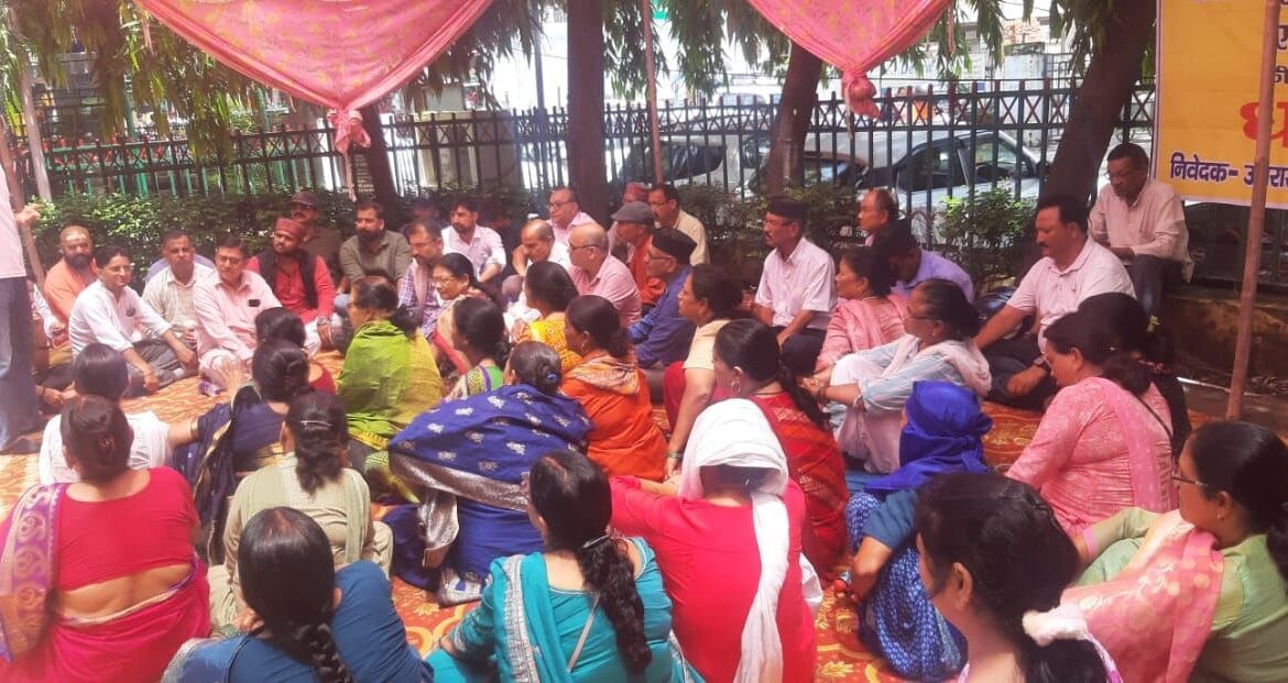 बलिदान दिवस पर उत्तराखण्ड राज्य आंदोलनकारी मंच द्वारा सशक्त भू कानून, मूल निवास एवं लोकायुक्त लागू कराने की मांग को लेकर धरना दिया-Newsnetra 5 img 20240809 wa00085556895273190380715