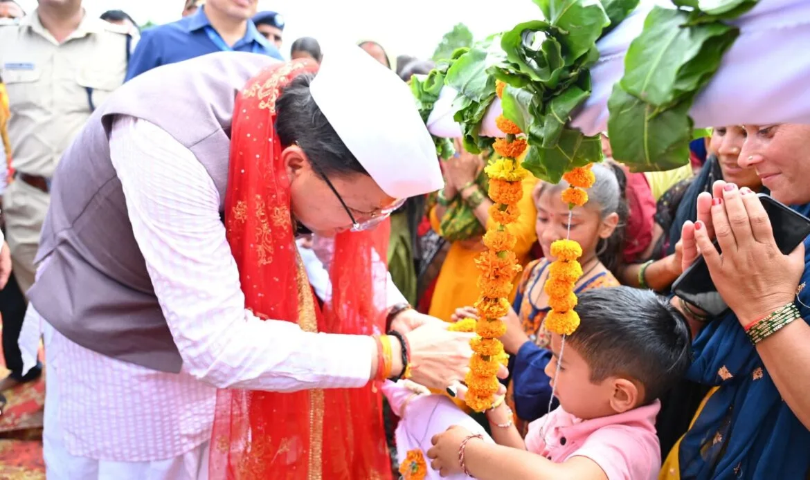 मुख्यमंत्री धामी ने शुक्रवार को जनपद टिहरी स्थित कांगुड़ा नागराज मंदिर परिसर पहुंचकर श्री कांगुड़ा नागराज मंदिर पुनर्स्थापना जागरण समारोह में प्रतिभाग किया।-Newsnetra 5 img 20240830 wa00577896090650415629691