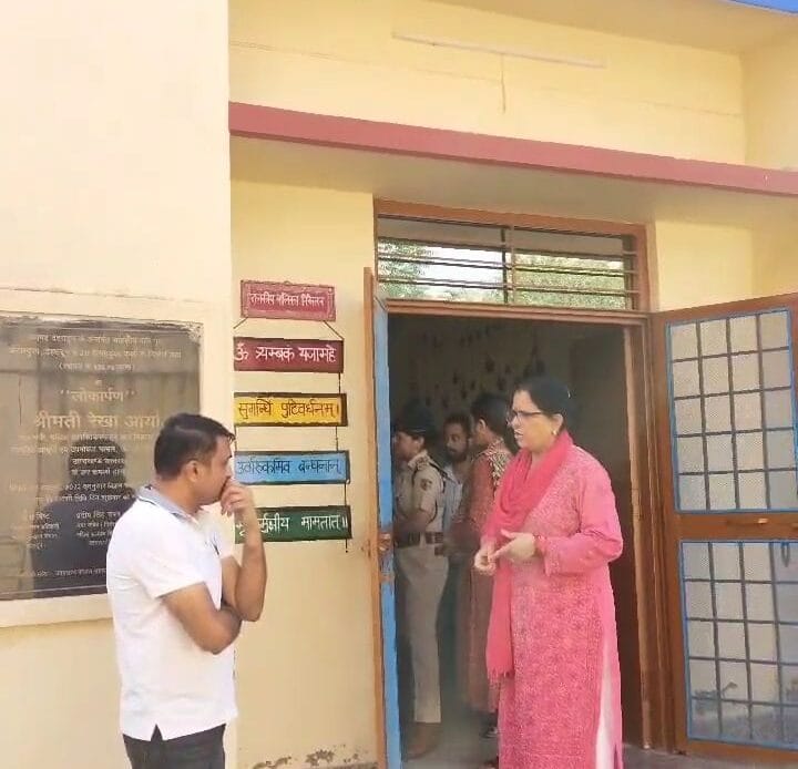 16 वर्षीय नाबालिक किशोरी से आईएसबीटी बस स्टैण्ड पर बस में सामूहिक दुष्कर्म का मामला अत्यंत दुर्भाग्यपूर्ण, प्रकरण में शीघ्रता से हो रही कार्रवाई : कुसुम कण्डवाल-Newsnetra 4 img 20240818 20240143447199718739751963