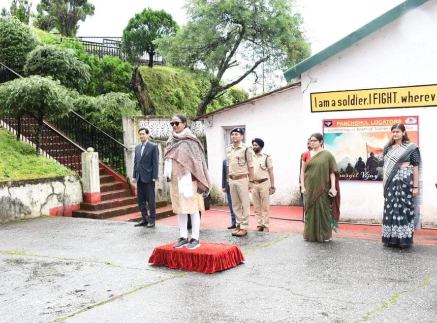 विकास कार्यों की समीक्षा और महिला सशक्तिकरण पर विशेष ध्यान: मुख्य सचिव राधा रतूड़ी-Newsnetra 3 FB IMG 1725730605376