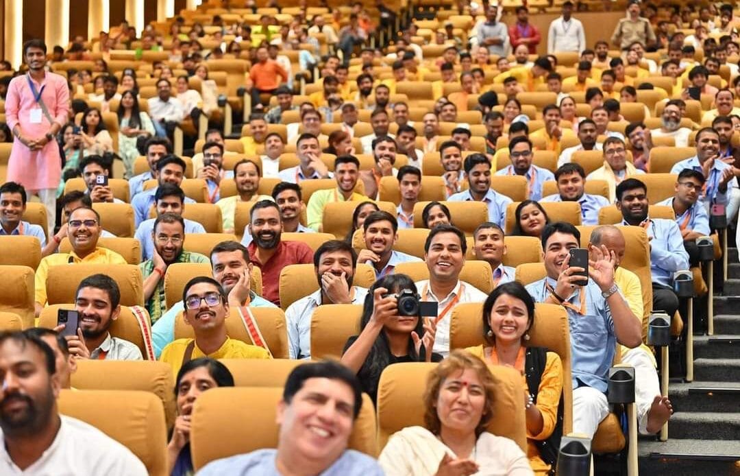 मुख्यमंत्री पुष्कर सिंह धामी ने पतंजलि ऑडिटोरियम में आयोजित युवा धर्म संसद कार्यक्रम में प्रतिभाग किया-Newsnetra 5 fb img 17262440588587553498384767307897