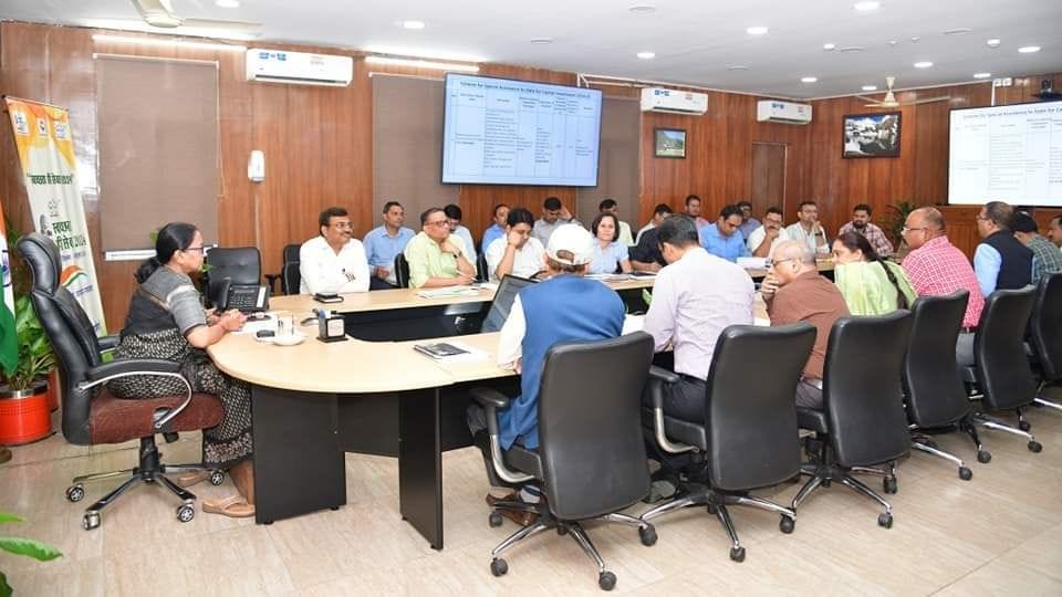 मुख्य सचिव राधा रतूड़ी ने आज पूंजी निवेश 2024-25 के लिए राज्य की विशेष सहायता योजना की समीक्षा बैठक ली-Newsnetra 4 fb img 1726850134033203592997693470145