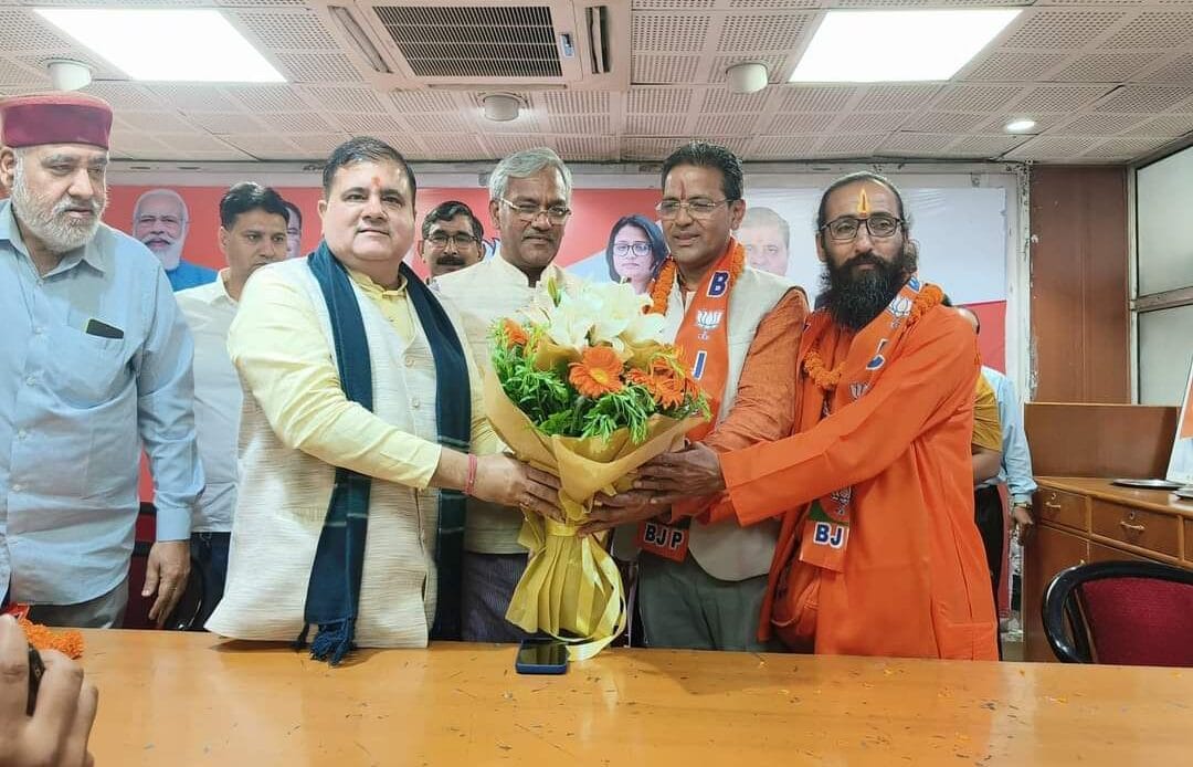 भाजपा का सदस्यता अभियान: प्रदेश अध्यक्ष महेंद्र भट्ट ने किया नए सदस्यों का जोरदार स्वागत-Newsnetra 15 img 20240904 wa00303593108443429900748